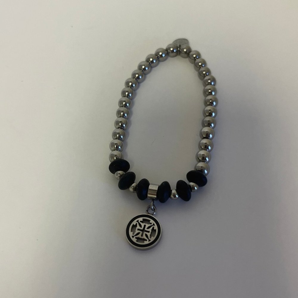 Rustic Cuff Jewlery, Good Condition, black and Silver, 3.5" D Stretch bracelet